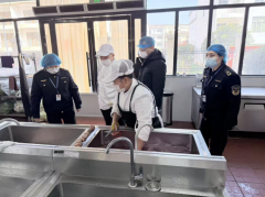 <b><b>江西余江：校园食物平安“回头看” 保障师生饮</b></b>